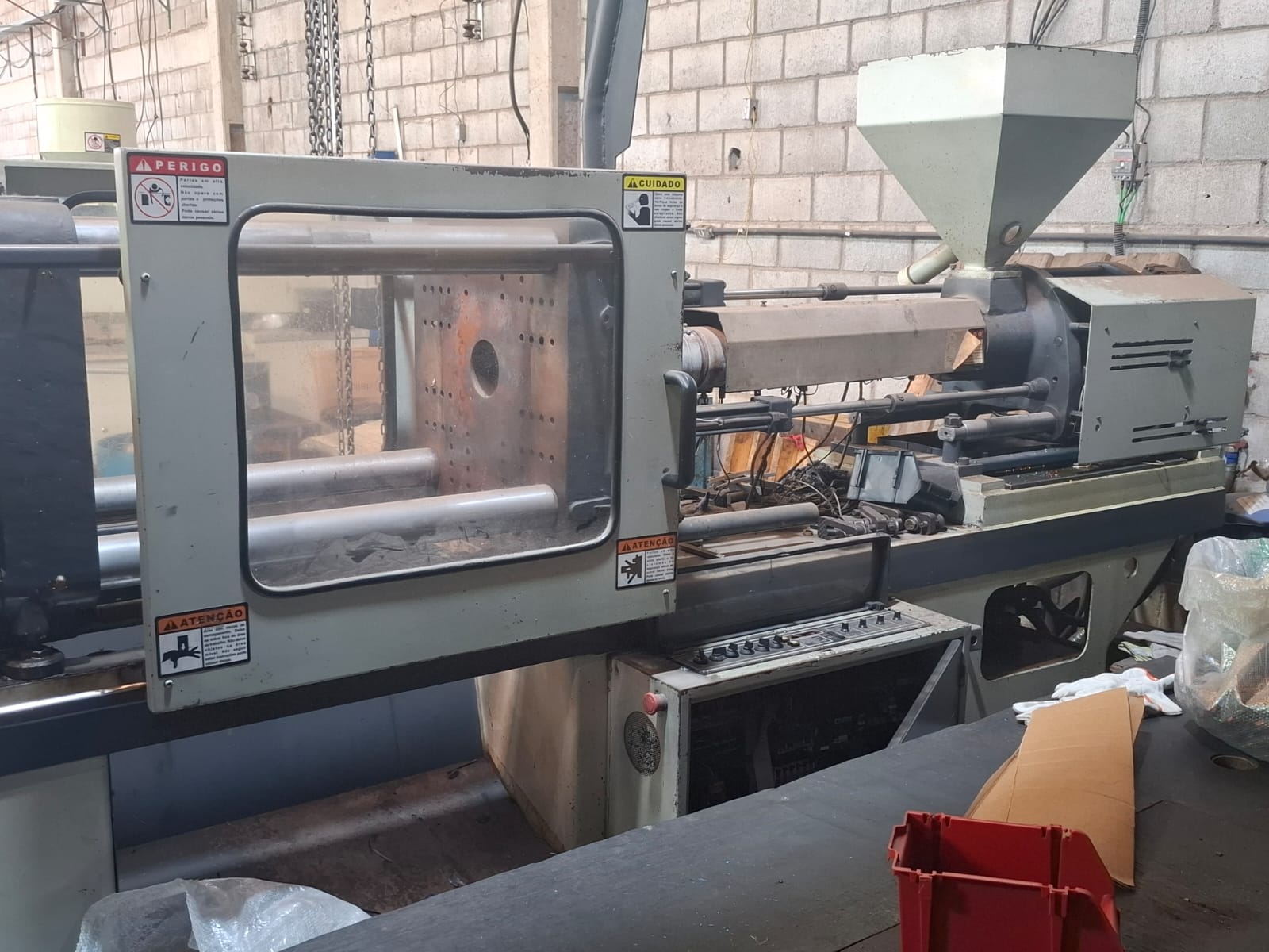 Injetora Himaco 140 ton